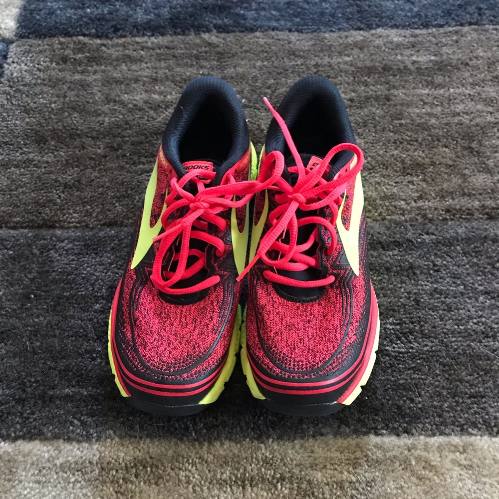 Never worn brooks pure grit.